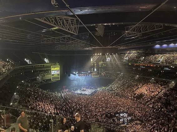 O2 arena. Politické šarvátky a modla hudebníků. Jen hokejisté stále čekají na medaile | PrahaIN 
