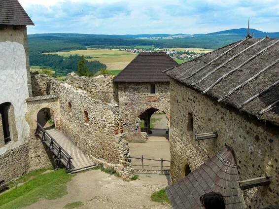 Hrad Točník - Točník, Střední Čechy | Regiontourist.cz