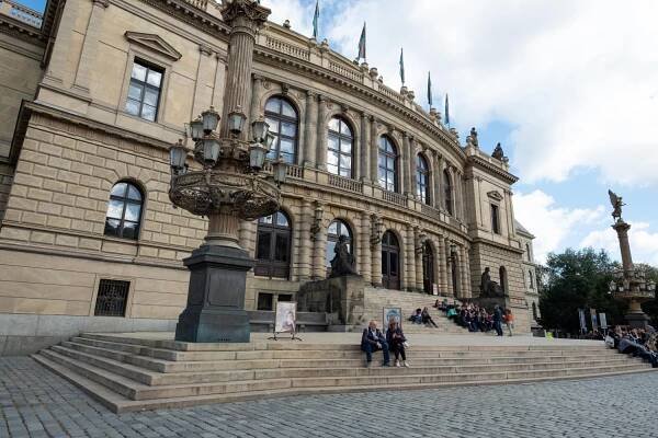 PRAHA – RUDOLFINUM: PO STOPÁCH REKONSTRUKCE — Den architektury Archív