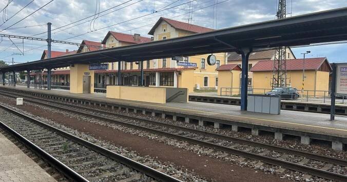 Lidé s handicapem kritizují bezbariérovost vlakového nádraží v Benešově (audio) | Kurzy.cz