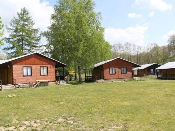 Češi si zvolili své nejoblíbenější kempy. Letošním vítězem se stal Srubový kemp Zvíkov Village v Jihočeském kraji - Flowee