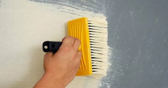 Jak ošetřit stěny před malováním