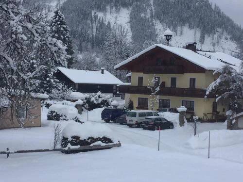 Frühstückspension Haus Mayr v zimě