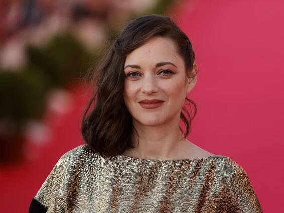 Marion Cotillard Spotted at Milan Fashion Week With Blonde Hair