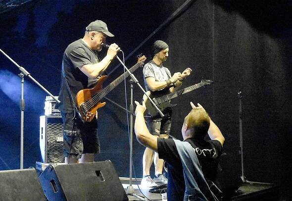 Rockeři roztančili Pevnůstku. Hráli pro dobrou věc. Podívejte se