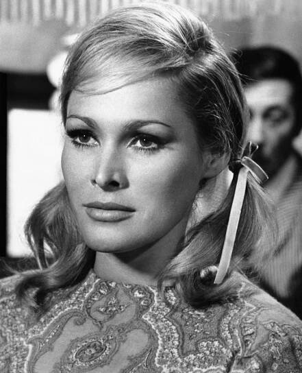 UP TO HIS EARS, (aka LES TRIBULATIONS D'UN CHINOIS EN CHINE), Ursula Andress, 1965