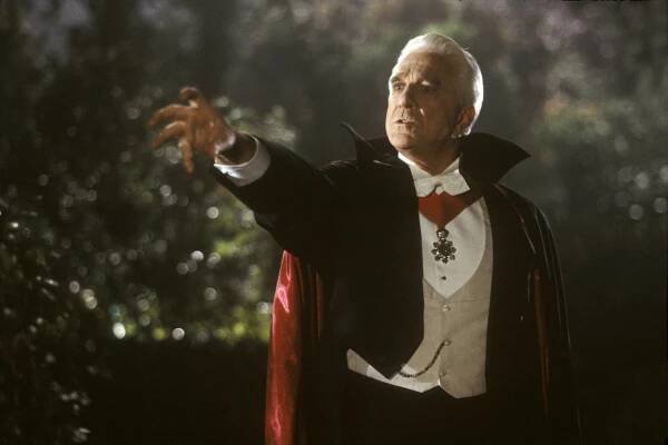 Drákuloviny - Z filmu - Leslie Nielsen