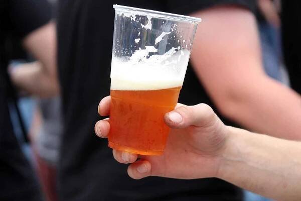 Náměstí Svobody v Brně zaplnili v sobotu odpoledne milovníci piva. Konal se tam Pivní festival Brno.