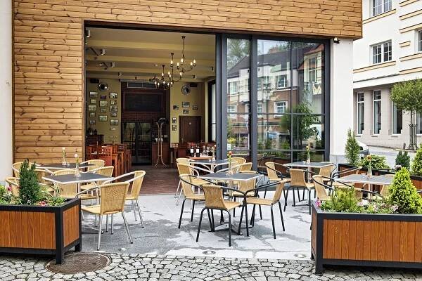 Fotografie: FASÁDY & TERASY s.r.o - Dřevěná fasáda se zcela skrytým uchycením bez viditelných vrutů (systém Techniclic) z tepelně upraveného dřeva severské borovice (Thermowood) ve Vimperku. - ČESKÉSTAVBY.cz