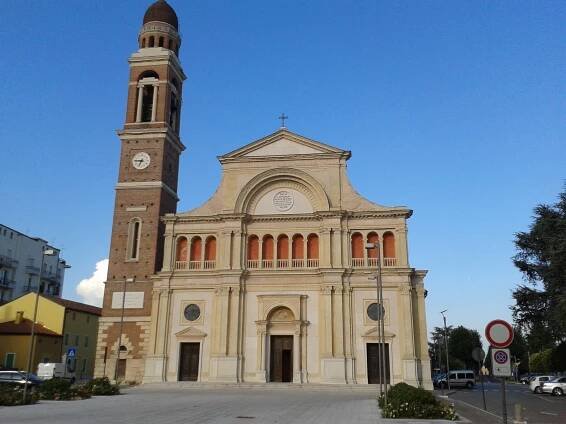 Soubor:Chiesa parrocchiale di San Lorenzo.jpg