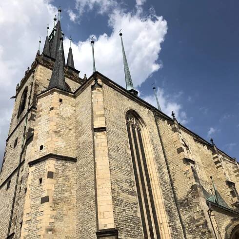 Louny a kostel svatého Mikuláše, kamenný kostel s věží