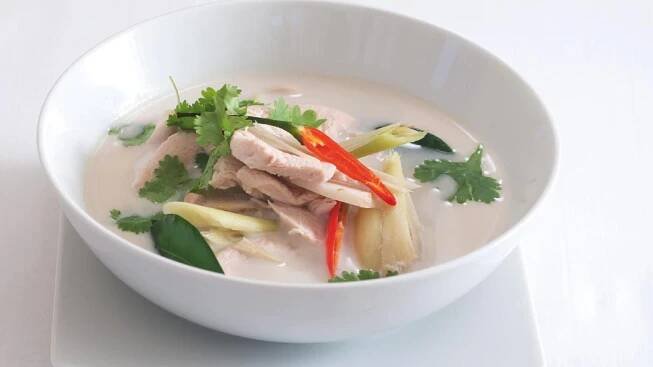 Polévka tom kha kai