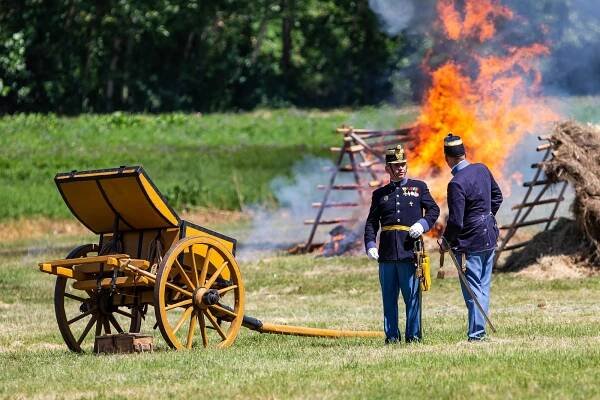 Na Chlumu se opět rozhoří bitva. Bojiště má dvě opravené památky války 1866