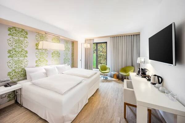 Pobyt v luxusním 4* hotelu v Praze pro pár i rodinu: snídaně, polopenze, sauna, fitness