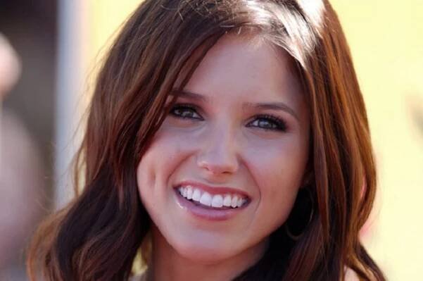 Female Celebrities with Dimples in USA - Exploring-USA