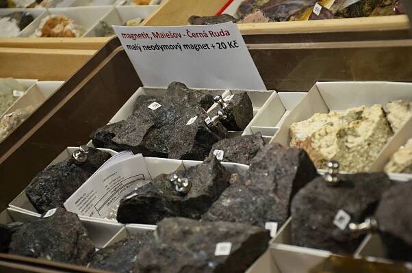 Minerály, zkameněliny i meteorit. Mayrovka se proměnila v geologický ráj