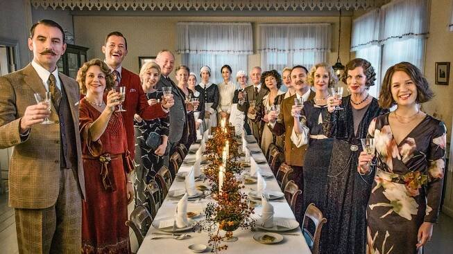 Badehotellet - En kærlighedshistorie - Z filmu - Mads Wille, Anne Louise Hassing, Jens Jacob Tychsen, Mia Højgaard, Bjarne Henriksen, Cecilie Stenspil, Merete Mærkedahl, Rosalinde Mynster, Ulla Vejby, Peter Hesse Overgaard, Sonja Oppenhagen, Anne Bergfeld, Lars Ranthe, Anette Støvelbæk, Benedikte Hansen, Amalie Dollerup