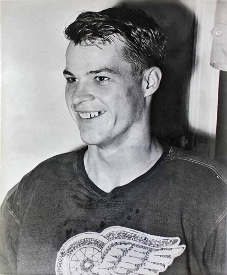 Soubor:Gordie Howe 1946-47.jpg