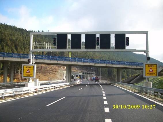 Dodávka a montáž diaľničných portálov a meračov výšok, D1 Mengusovce-Jánovce 