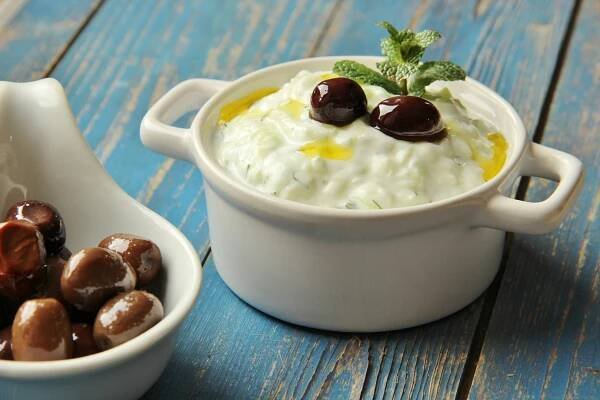 Řecké menu - gyros, tzatziki, řecký salát, pita - fotografie 3 - TopRecepty.cz