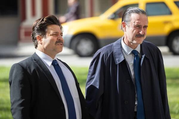 Jeremy Luke as Leo Bennetti and David Arquette as Sammy Canzano in "Mob Cops"
