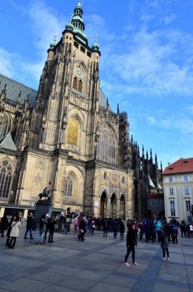 Obří fronty na Pražském hradě! Své objekty zpřístupnil lidem zdarma, dorazily tisíce českých turistů