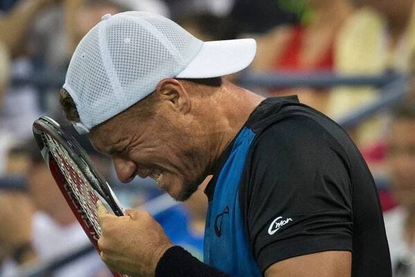 Tenisová móda na US Open: Tetování, EKG na hlavě i pestré barvy