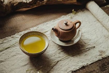 Zelený čaj vs černý čaj: Která volba je pro vás zdravější?