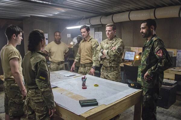 Iwan Rheon, Arinzé Kene, Ben Aldridge, Adam Astill, Jonas Khan - Our Girl - Feelings - Z filmu