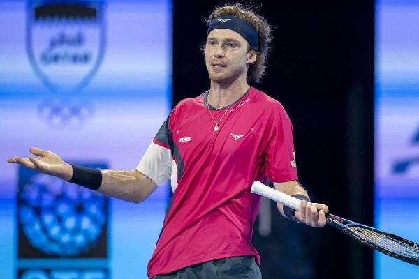 Tennis Tracker: Rubljov povolal hvězdného krajana, Šafářová u rozlučky Mattekové-Sandsové