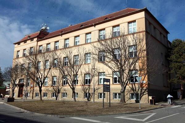 Hluk je město v okrese Uherské Hradiště ve Zlínském kraji, 10 km jihovýchodně od Uherského Hradiště na potoce Okluky s tvrzí.