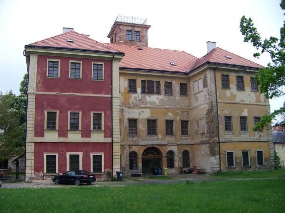 Soubor:Praha-Kunratice, zámek, hlavní budova od jihu (02).jpg – Wikipedie