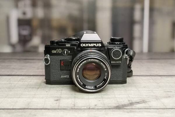 OLYMPUS OM-10 + 50/1,8 + Manual Adapter - bazar