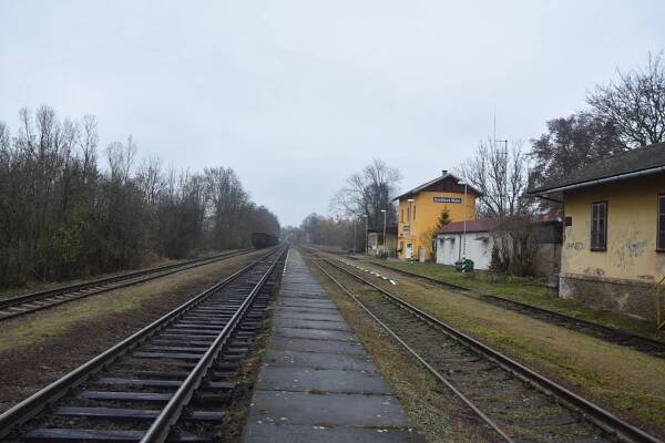 Fotogaléria • Grešlové Mýto (Vlaková stanica - nástupište) • Mapy.com