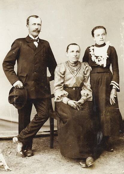 Kasal Jan - prarodiče Václav a Anna Bartošovi, maminka Marie asi 1901