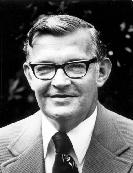Tom Lewis (Politiker) – Wikipedia
