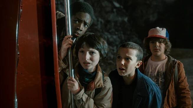 Stranger Things - Kapitola třetí: Šťastné a veselé (S01E03) (2016)