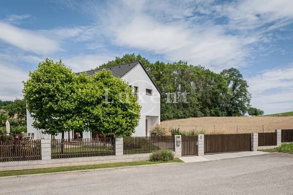 Prodej rodinného domu, 189 m2, na pozemku 595 m2, Bubovice | Luxent