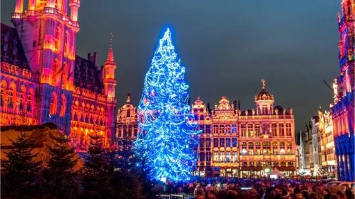 Vánoční trhy v Bruselu hýří barvami a mají dvoukilometrový adventní ráj
