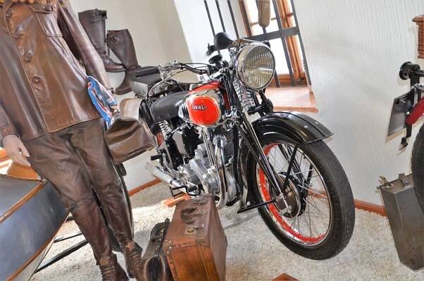 Fotografie ze 7. Setkání historických vozidel u Muzea motocyklů ve Svratouchu dne 16.7.2022 - Muzeum historických motocyklů