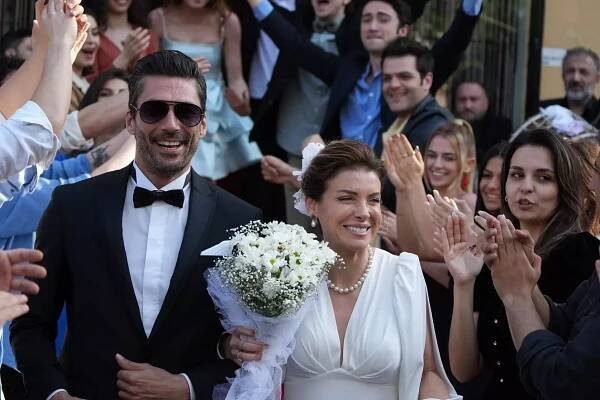 Gelsin Hayat Bildiği Gibi - Episode 41 (E41) (2023)