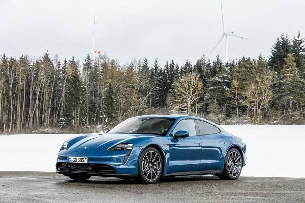 Porsche Taycan: Podrobné specifikace vozidel & Interaktivní nástroj pro srovnání