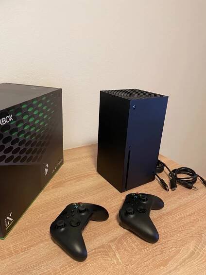Xbox Series X, 1TB, + 2 ovladače