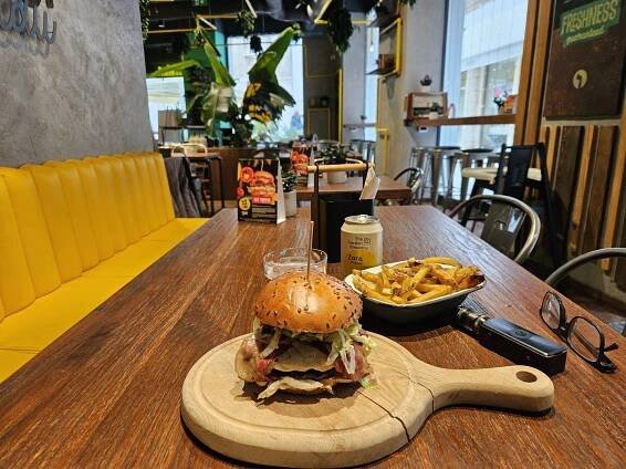Submarine Burger - Centar
