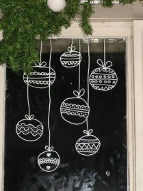weihnachtskugel als fensterdeko Christmas Trees, Christmas Window Painting, Christmas Window Decorations, Christmas Window, Christmas Paintings