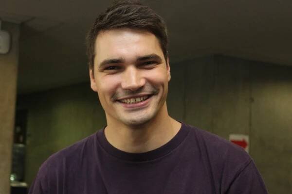 Jeho bratr je Japonec,  sestra japanoložka. „Já umím japonsky jen pár slov,  která se nedají veřejně publikovat.“ Daniel Stach ale mluví anglicky,  francouzsky a německy | foto: Adam Kebrt,  Český rozhlas