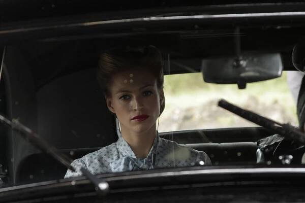 Beyond Valkyrie: Dawn of the Fourth Reich - Z filmu - Julie Engelbrecht