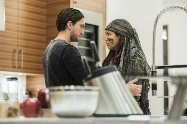 Prvních 100 - Gimme Shelter - Z filmu - Richard Harmon, Luisa D'Oliveira