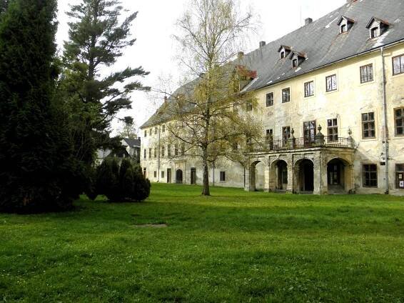 Osudy zámku v Janovicích | Olomouc