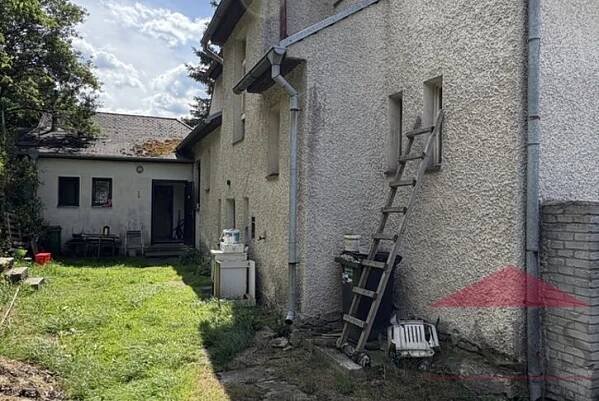 Františkova Ves u Sušice; bývalý hotel "Pod Svatoborem" s terasou a zahradou